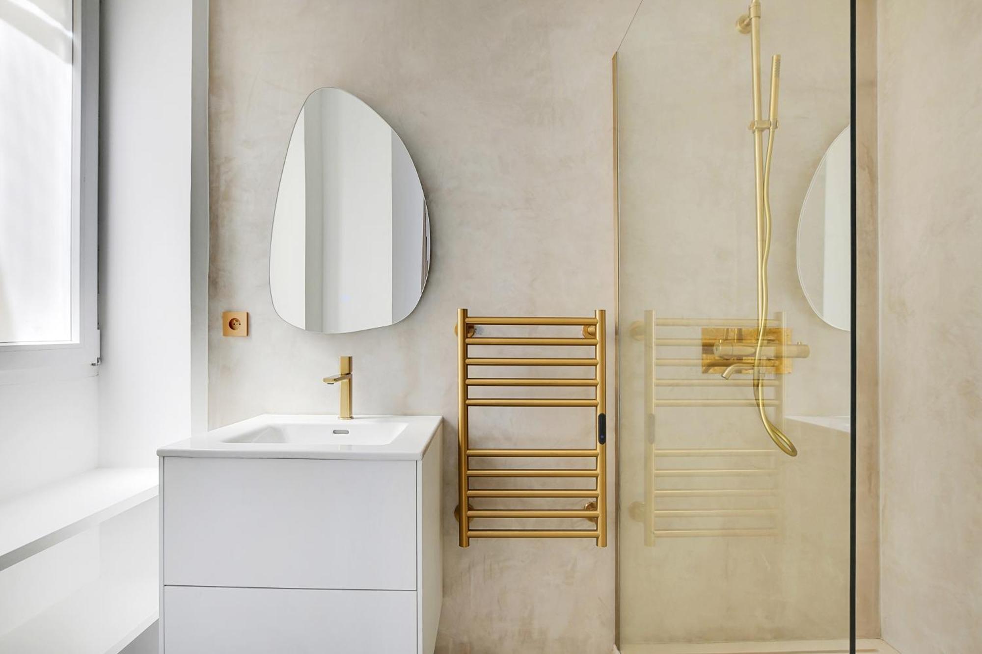 Pick A Flat's In Montmartre - Rue Petrelle * Parijs